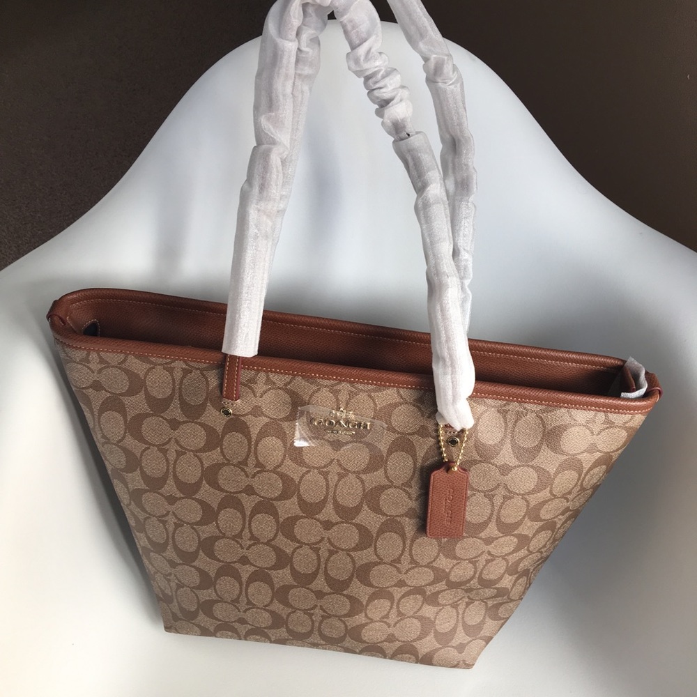 NWT Coach Zip Tote 👜